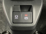 【電動パーキングブレーキ+オートブレーキホールド機能】 指先だけで簡単に操作が可能なパーキングブレーキ、スイッチを押すとブレーキペダルから足を離してもブレーキを保持できるオートブレーキホールド搭載。