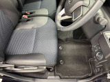 運転席シート足元です。