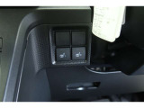 【シートヒーター】運転席、助手席ともにシートヒーター装備です。寒い朝、車内が暖まるのを待たずに快適に出発できます♪気持ちよく1日が始まります。