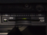 ★ETC(DSRC)が装備されています!!社外品とは違い収まりの良いデザインが人気!高速道路を利用する際は必需品ですよね!!ストレス無く料金所を通過出来ます!!