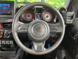 【純正革巻きステアリング】上質な革を使用することで、手にしっかり馴染みとても運転しやすいハンドルです♪