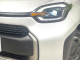 【LEDヘッドライト】悪天候や夜間走行時も良好な視界を確保し安心して運転できる高輝度LEDヘッドライトを装備!点灯速度が早く、消費電力も抑えられています。