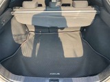 分割可倒式シートです。片方を倒して、長い荷物も積めちゃいます。両方倒せば、大きなラゲッジスペースが出現します。