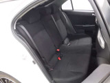 当店では専任のメカニックが大切なお客様のお車を一台一台丁寧に整備いたします。自社認証工場にてリフトアップし下回りまでキッチリ検査いたします。