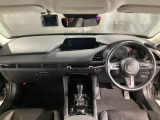 安全運転と情報操作を両立する運転席まわり。さまざまな情報を扱いながら正しい姿勢で安全に運転できることを追求したコックピット!