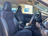運転席まわりには十分なスペースがあり、大柄な方でもゆったり運転していただける環境です。