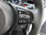 Hondaセンシングの機能のひとつ、アダプティブクルーズコントロール付!アクセルから足を離しても設定したスピードと前車との車間を保ち走行してくれます!車線維持もアシスト☆高速道路で疲労軽減ですね☆