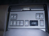左右リヤシートリクライニング/リヤシートヒーター/オーディオコントローラー/電動リヤサンシェード/リヤエアコン
