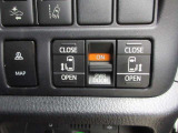 運転席からもスイッチ1つでリヤドアを開閉する事ができます。