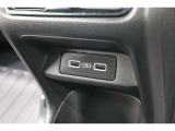後席用にもUSBソケットがついていますのでコードを繋げばスマートフォンなどの充電が出来ます!