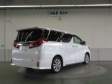リヤサスペンションは、高級車の定番ダブルウィッシュボーンを採用。優れたコーナリングと乗り心地を実現。