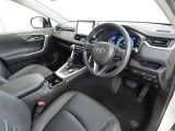 シンプルで使いやすいデザインの運転席です。