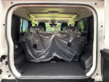 普段のお買い物や通勤、送迎等に十分な荷室スペースを確保しております。セカンドシートを倒すと、大きな荷物の積載も可能です♪