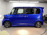 スライドドアなら狭い駐車場でもドアをぶつける心配がありません。ステップが低く乗り降りもしやすいです。