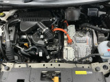 技術が詰まったエンジンルームもご覧の通りピカピカにクリーニング済みです。ハイブリッドなのでお財布にも環境にも優しいです。