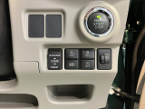 車両状態証明書修復歴の有無も一目瞭然。機能や内装・外装、走行距離、修復歴の有無をチェックし、クルマの状態を10段階にした車両状態証明書。数字や記号を使ってわかりやすく表示しています。