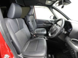 ゆったり室内で運転もしやすいです♪使い勝手の良い配置も考えられています!!