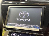 【純正8インチナビ】インテリアに溶け込むスタイリッシュな「専用設計」メーカーナビを装備♪視認性や操作性など基本性能にも優れ、より上質なカーライフをお楽しみいただけます。