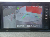 【アラウンドビューモニター】空から見下ろした映像がナビ画面にて確認可能です。駐車もラクラクですよ♪