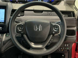 運転にかかわる様々な操作を安全に行えるように視点移動が少なく操作性に配慮されたスイッチ類が凝縮されたコクピットです。