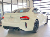BMWのメカニックによる、100項目の納車前点検エンジン、ミッション、マフラー、電気系統やコンピュータなどを詳細に点検します。交換基準の部品があれば、純正部品を使用し整備した後にお客様にお渡しします。