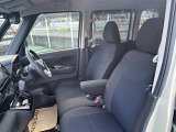 助手席も広く、スムーズに乗り降りいただけます!