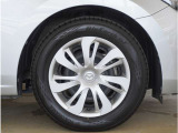 【ホイールキャップ】車に良く似合う純正ホイールキャップが装備されています。ノーマルタイヤ、スタッドレスタイヤも広島マツダにお任せください。