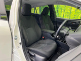 運転席まわりには十分なスペースがあり、大柄な方でもゆったり運転していただける環境です。