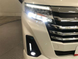 LEDヘッドライトです。デザイン性がよくとても明るいので、夜間の走行や悪天候でも安心です。しかも長寿命!