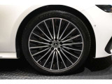 メルセデスの認定中古車「サーティファイドカー」では、万一お車が故障した場合も、ご購入後1年間もしくは2年間※は走行距離にかかわらずメルセデス・ベンツ正規サービスネットワークで無料修理いたします