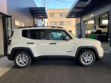 【ホイールアーチ】台形ホイールアーチはJeep伝統のデザインです。採用している理由は諸説ありますが、オフロードを走行する際にタイヤとボディが干渉しあわないよう配慮した作りにするためとなります。