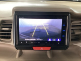 【バックカメラ】運転が苦手な方も車庫入れラクラクです!ギアをリバースに入れれば自動的に切り換わりますので、面倒な操作は不要です♪狭い駐車場もお車を傷つけず安心ですね!