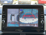 まるで真上から見ているような、視認性の良いアラウンドビューモニターです。駐車が苦手な方でもこれでらくらく駐車できますよ。