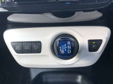 コラムシフトですので足元ひろびろ。運転しやすいですよ。