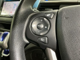ステアリングにオーディオ操作スイッチが付いています。オーディオ画面に直接タッチしなくても操作が出来ますので、運転に集中できます。