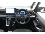 スポーティームード溢れる運転席周りですね。 クイックなドライビングに対応できるよな運転席回りになっています。 ドライブがますます楽しくなりますね!