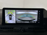 上からの視点で狭い駐車場への駐車に役立つ、アラウンドビューモニター対応純正メモリーナビ装備。