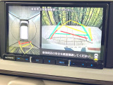 【パノラマモニター】専用のカメラにより、上から見下ろしたような視点で360度クルマの周囲を確認することができます☆死角部分も確認しやすく、狭い場所での切り返しや駐車もスムーズに行えます。