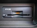 スッキリと収まったETC2.0ユニット。 やはり便利さからマストアイテムになってきましたね。