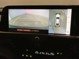 複数のカメラの映像をもとに、クルマを真上から見ているような映像をドライバーに提供し駐車をサポートする機能です。