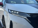 ◆◆◆アダプティブLEDヘッドライトです。シャープな白光色のLEDランプを採用しました。