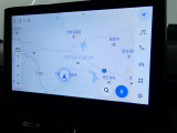 10.5インチのディスプレイオーディオ装着です。スマホとの通信で様々なサービスが楽しめます。TV視聴にも対応しています。