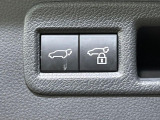 【パワーバックドア】スマートキーや運転席のボタンを押すだけでリアゲートが自動で開閉します!荷物を持っている時や、高い位置にあるバックドアを閉める際に便利な機能です♪