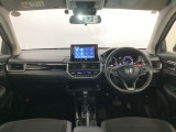 【前方視界】開放的な前方視界!運転がしやすく疲れにくいです♪窓が大きく、見通しがとっても良いおクルマですよ♪