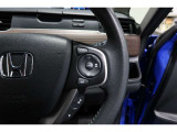 Hondaセンシングの機能のひとつ、アダプティブクルーズコントロール付!アクセルから足を離しても設定したスピードと前車との車間を保ち走行してくれます!車線維持もアシスト☆高速道路で疲労軽減ですね☆