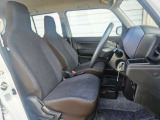 【運転席シート】へたりがちな運転席も大きなへたりがなく、綺麗な状態です。