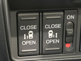 【両側パワースライドドア】スマートキーや運転席のスイッチで後席両側スライドドアの開閉が可能♪電動だから力を入れてドアを開ける必要が無く、小さなお子様でも簡単に開け閉めでき快適です♪