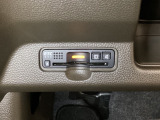 ハンドルの左下にETCがついています。高速道路の料金所の通過も楽々です。 カードの取り出しもしやすい場所についています。