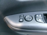 ドアミラーの鏡面の調節、格納は運転席からすべて操作できます!
