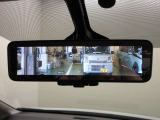 スマートルームミラー付きで後部座席に乗車してても後方がしっかり見れます